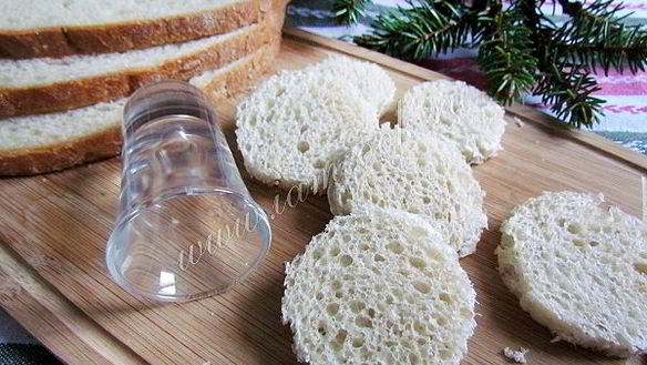 ШАГ 4. бутерброды с огурцом и форелью