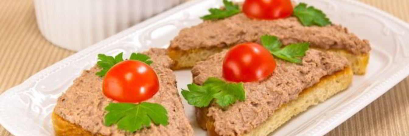 Бутерброды с паштетом из куриной печени