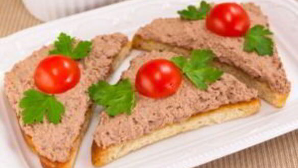 ШАГ 8. бутерброды с паштетом из куриной печени