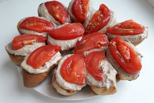 Бутерброды с паштетом из шпрот