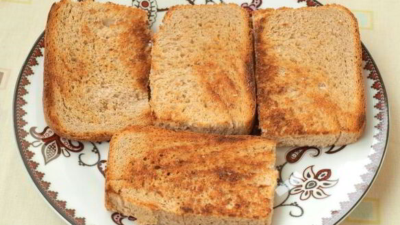 ШАГ 2. бутерброды с печенью трески, яйцом и плавленым сыром