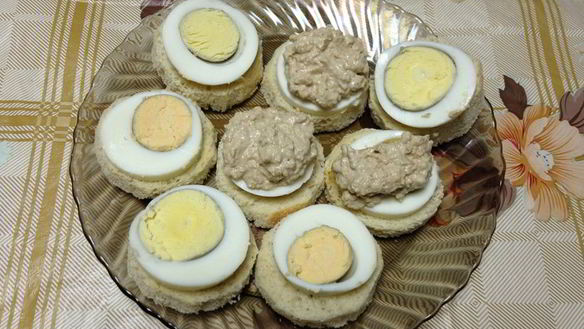 ШАГ 4. бутерброды с печенью трески