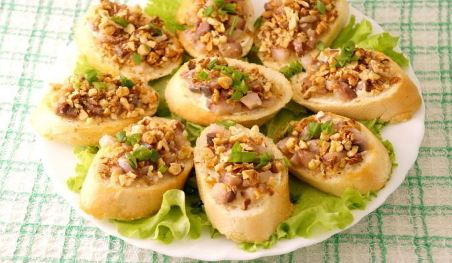 Рецепт бутерброды с сельдью и орехами