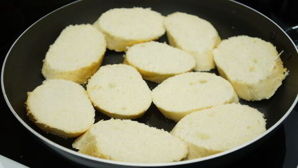 ШАГ 5. бутерброды с сельдью и орехами