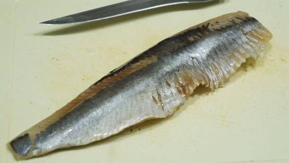 ШАГ 6. бутерброды с сельдью и орехами