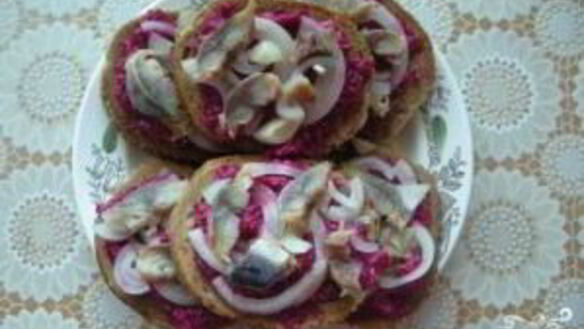 ШАГ 6. бутерброды с селедкой