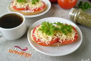 Бутерброды с сыром и помидорами