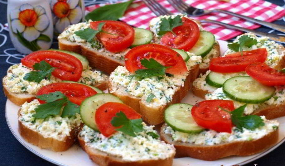 Рецепт бутерброды с творогом, яйцом и черемшой