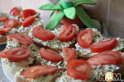 Бутерброды с зеленью и помидорами