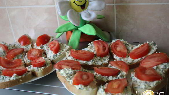 ШАГ 6. бутерброды с зеленью и помидорами