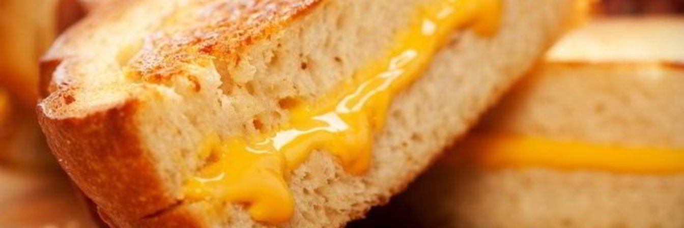 Бутерброды с жареным хлебом и сыром