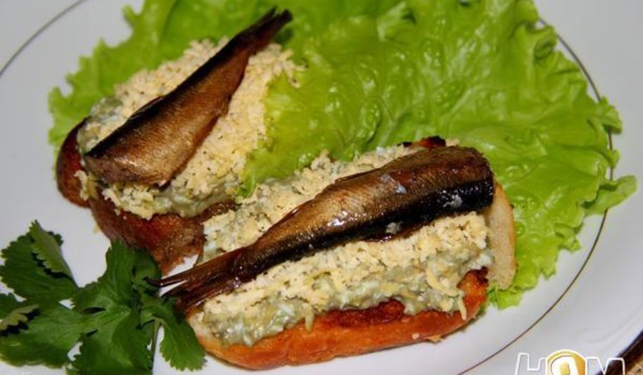 Рецепт бутерброды со шпротами и авокадо