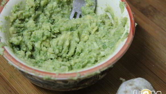 ШАГ 2. бутерброды со шпротами и авокадо