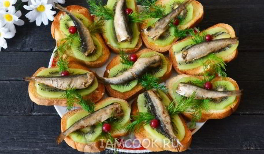 Рецепт бутерброды со шпротами и киви