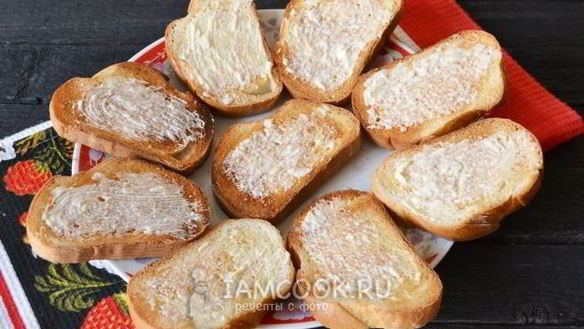 ШАГ 5. бутерброды со шпротами и киви