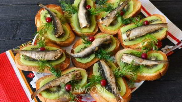 ШАГ 9. бутерброды со шпротами и киви
