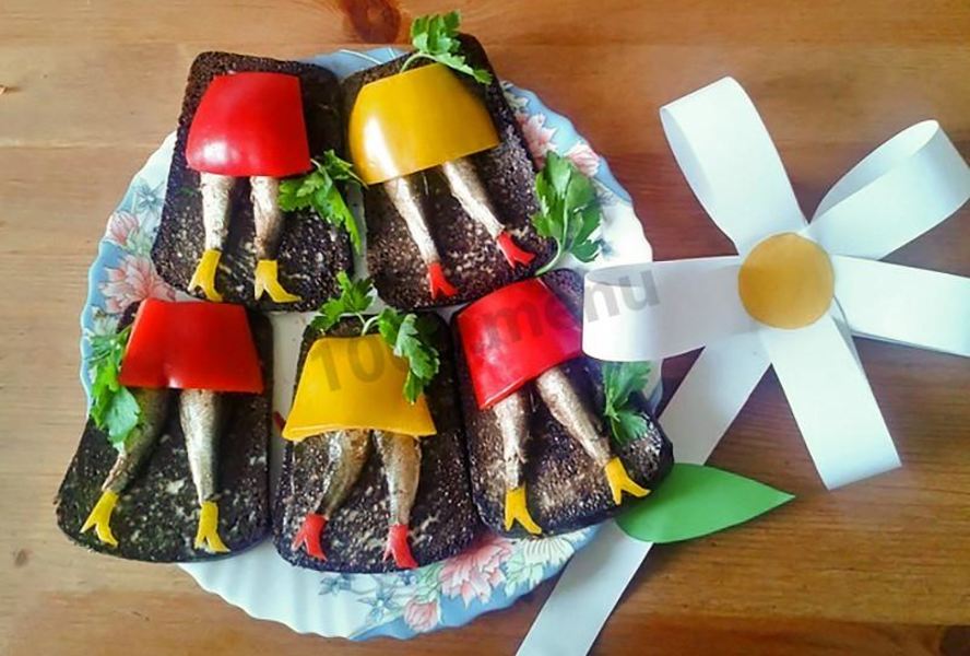 Бутерброды со шпротами праздничные