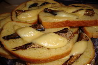 Бутерброды Сырные шпроты