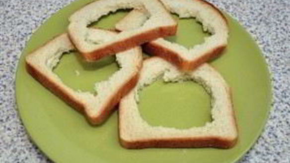 ШАГ 2. бутерброды в духовке с яйцом