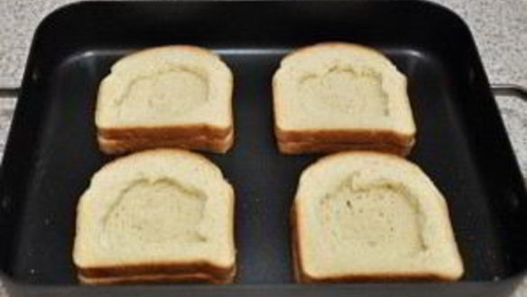 ШАГ 3. бутерброды в духовке с яйцом