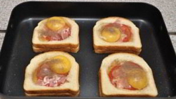 ШАГ 6. бутерброды в духовке с яйцом