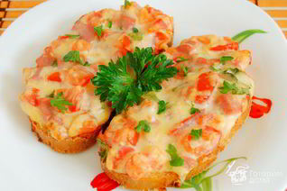 Бутерброды с колбасой