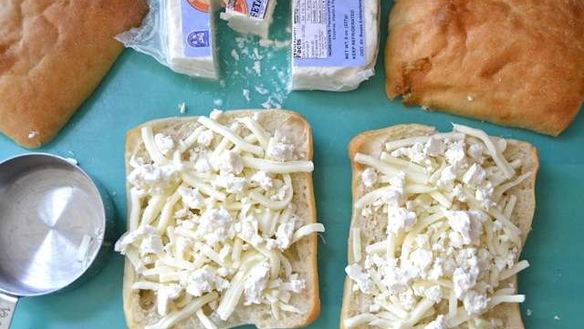 ШАГ 5. горячие бутерброды на сковороде