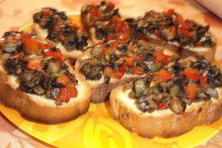 Горячие бутерброды с грибами и сладким перцем