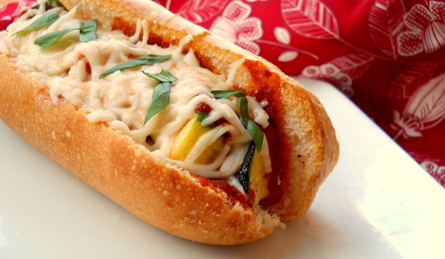 Рецепт горячие бутерброды с кабачком и моццареллой