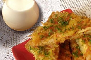 Горячие бутерброды с картошкой и колбасой на сковороде