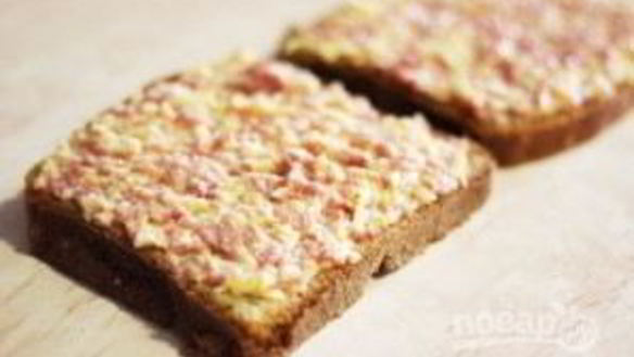 ШАГ 3. горячие бутерброды с колбасой и сыром