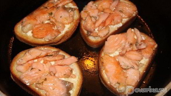 ШАГ 3. горячие бутерброды с красной рыбой