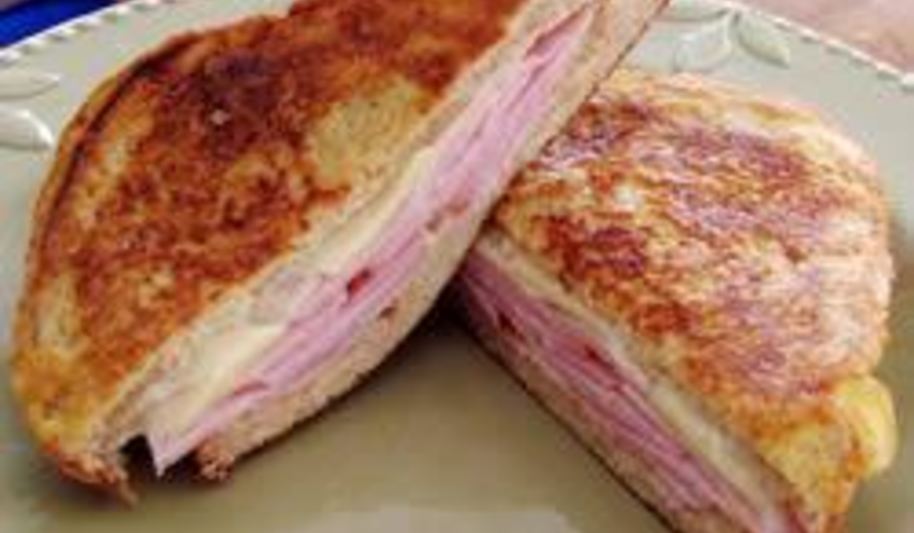 Рецепт горячие бутерброды с ветчиной и сыром, обжаренные в яйце