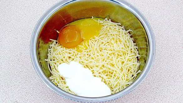 ШАГ 3. горячие бутерброды со шпротами и сыром