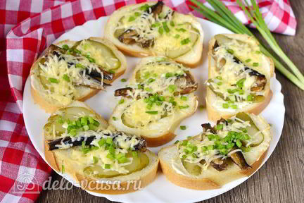 Горячие бутерброды со шпротами