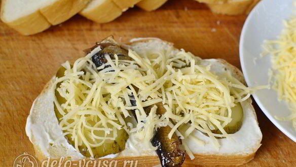 ШАГ 5. горячие бутерброды со шпротами