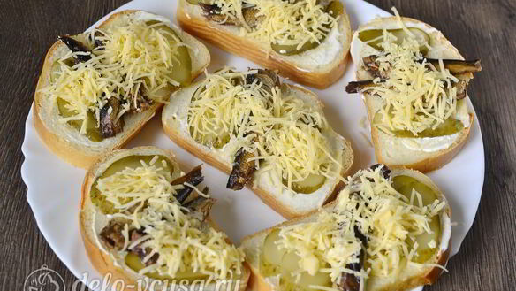 ШАГ 6. горячие бутерброды со шпротами