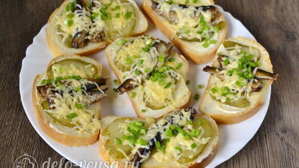 ШАГ 7. горячие бутерброды со шпротами