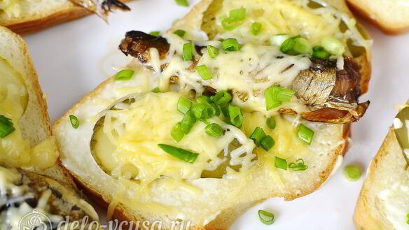 ШАГ 8. горячие бутерброды со шпротами