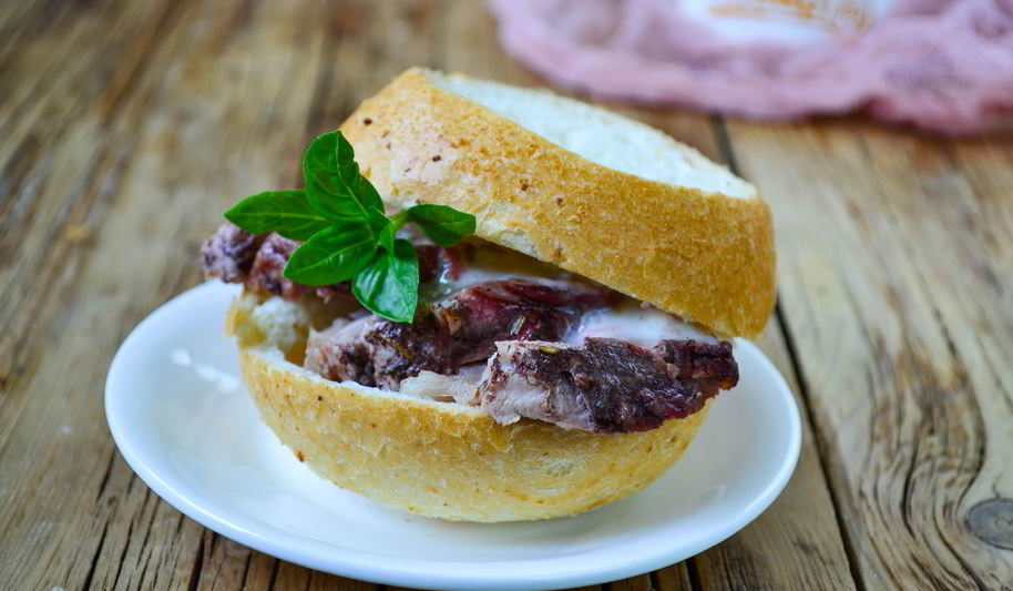 Рецепт горячий бутерброд со свининой