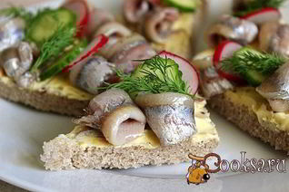 Праздничные бутерброды с килькой Балтийская весна
