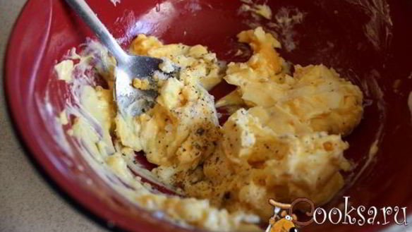 ШАГ 4. праздничные бутерброды с килькой балтийская весна