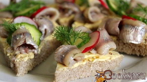 ШАГ 8. праздничные бутерброды с килькой балтийская весна