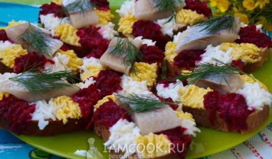 Рецепт праздничные бутерброды с сельдью