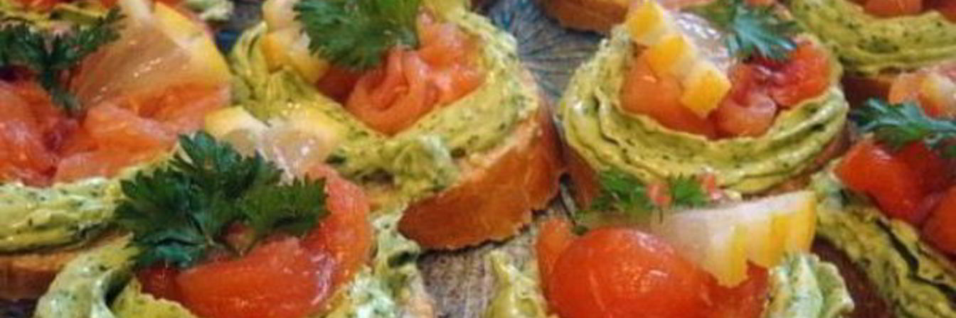 Праздничные бутерброды с семгой