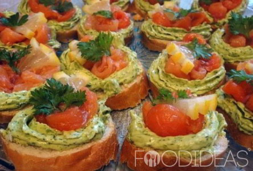 Праздничные бутерброды с семгой