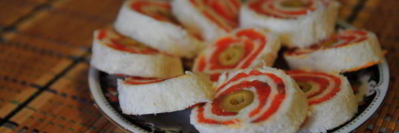 Рулеты — бутерброды с красной рыбой