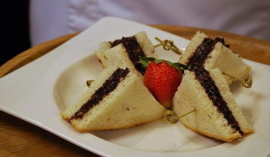 Рецепт сладкий бутерброд с ореховой пастой