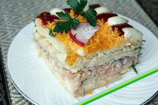 Закусочный бутербродный торт с рыбой