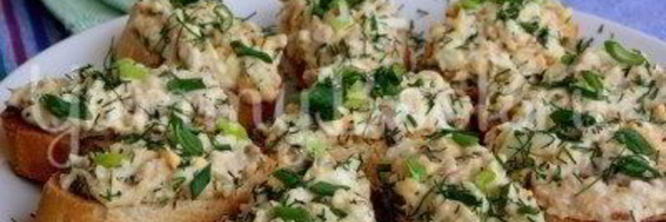 Закусочные бутерброды с печенью трески